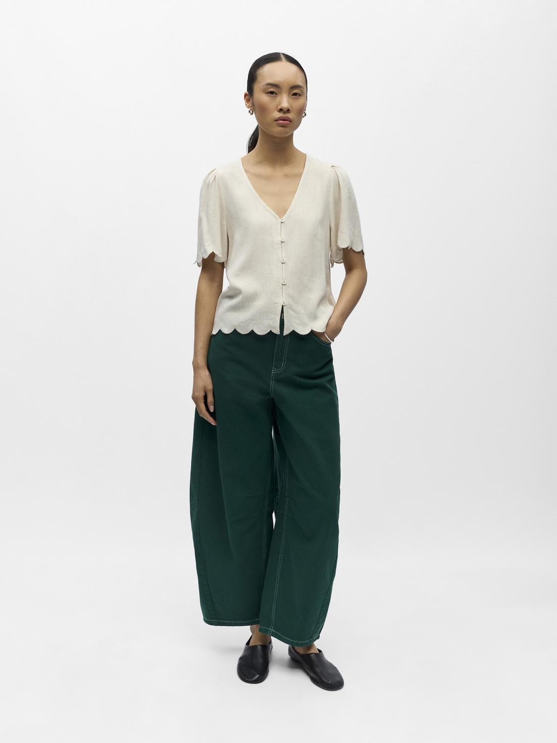 model_shot-front_full